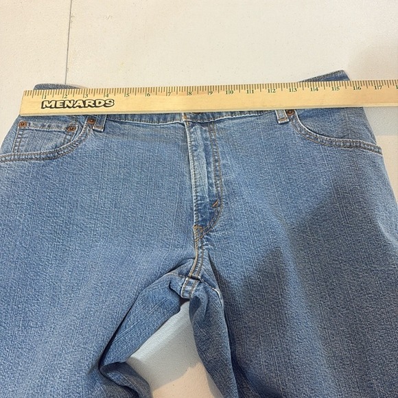 Levi's 550 Relaxed Fit Boot Cut Cuffed Jeans Womens Size 12S Light Wash Denim‎ - Picture 8 of 11